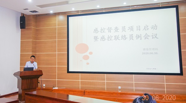 杨院讲话.JPG 杨院讲话.JPG