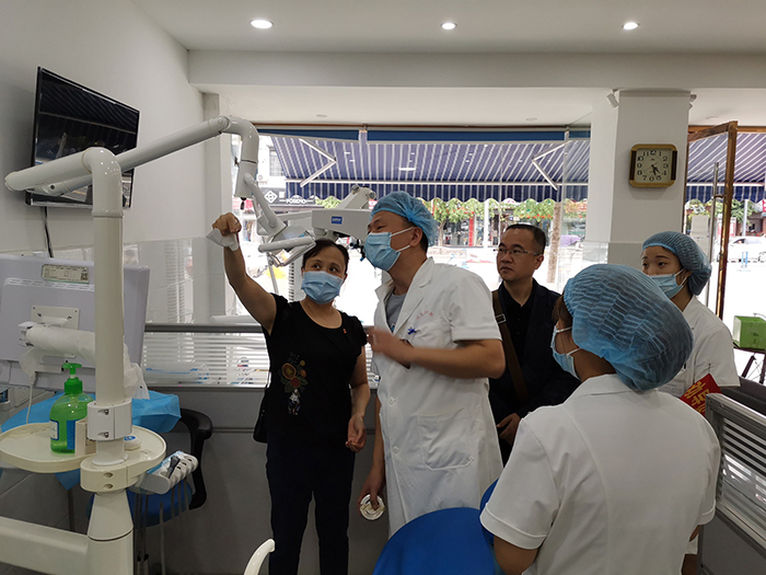 四川省口腔医疗质控中心专家赴资阳市开展口腔质控督查和院感培训4.jpg 四川省口腔医疗质控中心专家赴资阳市开展口腔质控督查和院感培训4.jpg