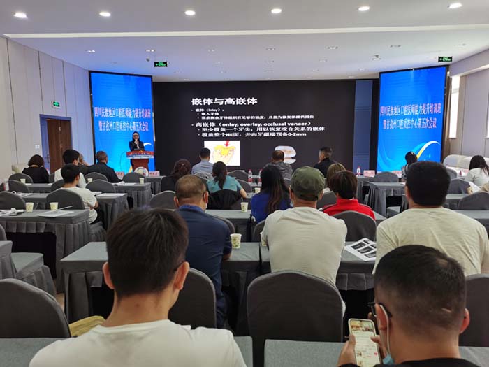 陈晨峰授课.jpg 陈晨峰授课.jpg